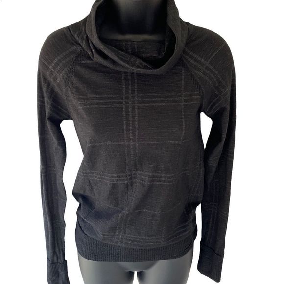 Athleta black  pull over Athletic Top with Thumb Holes - Picture 2 of 8